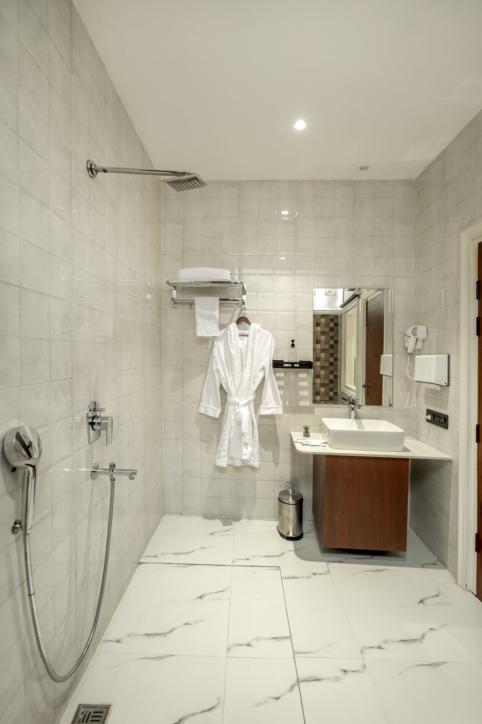Suite with Jacuzzi & Living Area