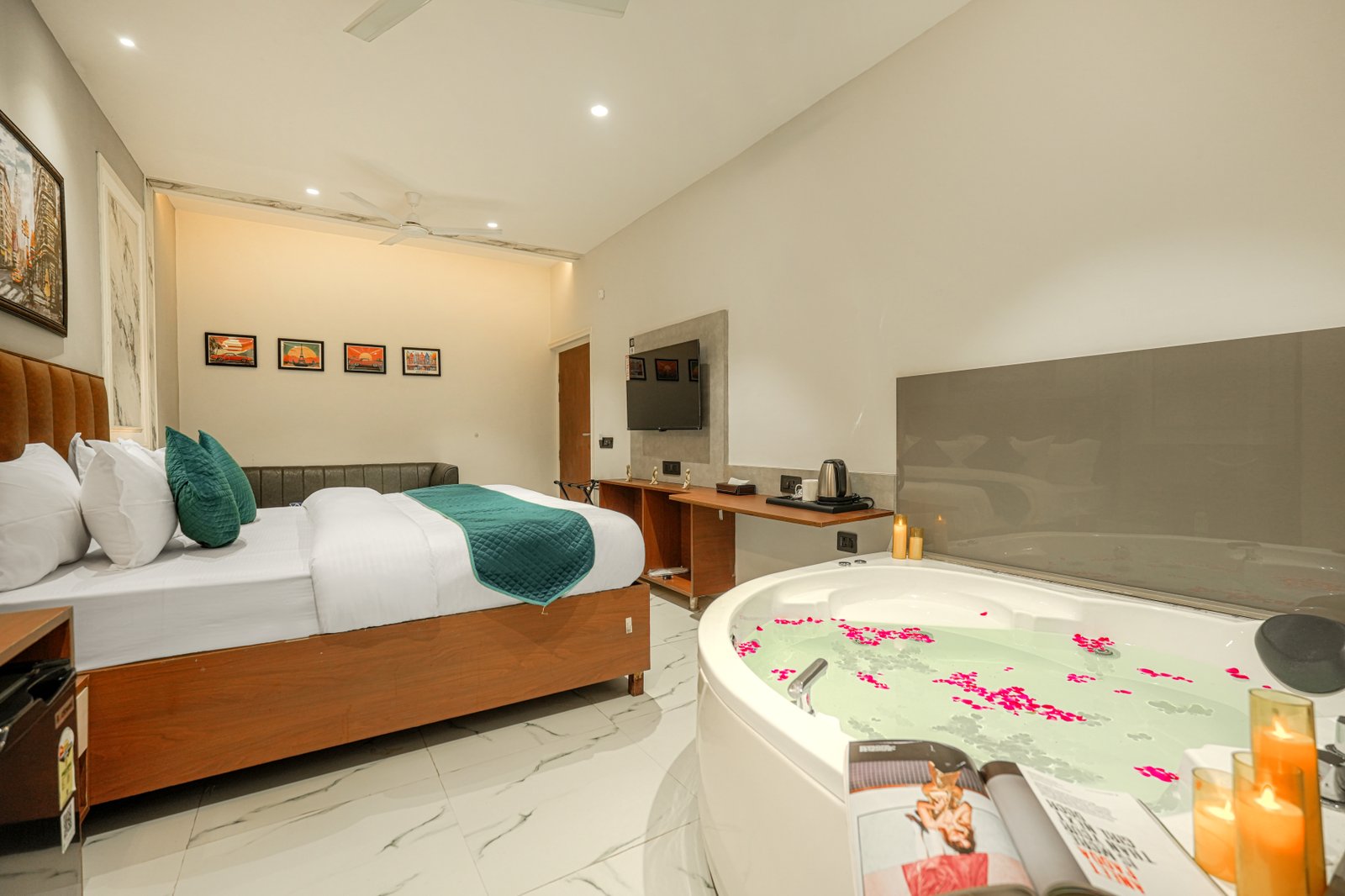 Suite with Jacuzzi & Living Area