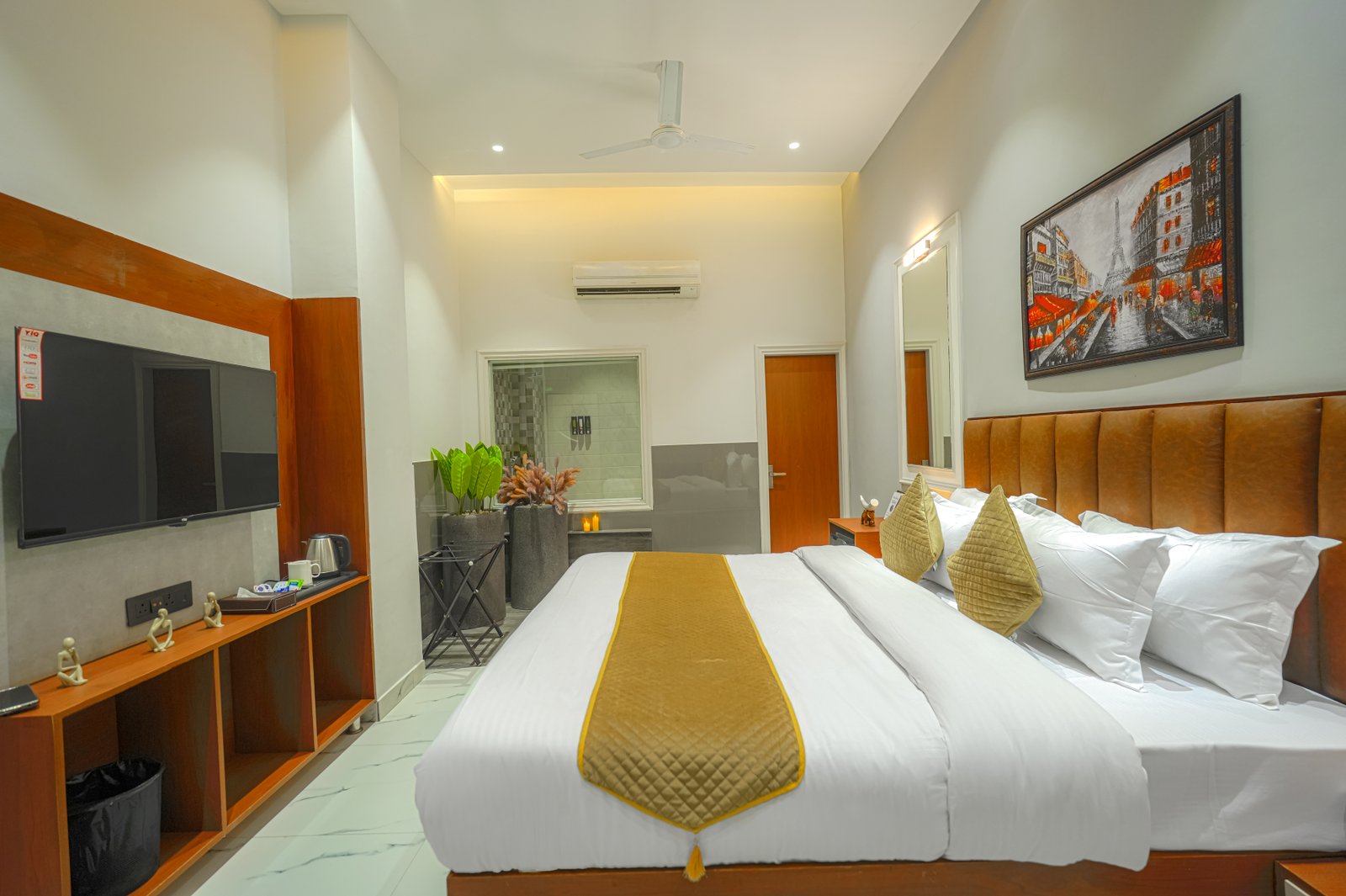 Suite with Living Area
