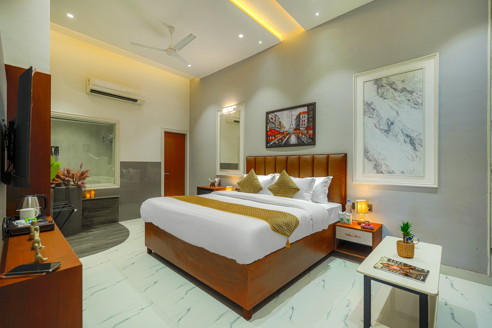 SUITE ROOM WITH LIVING AREA